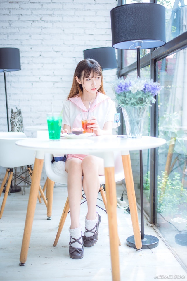 我相信，真正在乎我的人是不会被别人抢走的，无论是友情，还是爱情。——三毛